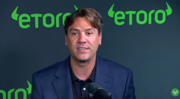 eToro Shares Slides 3% as Trade Size Halves and Assets Sits $3.8 Billion Below Peak